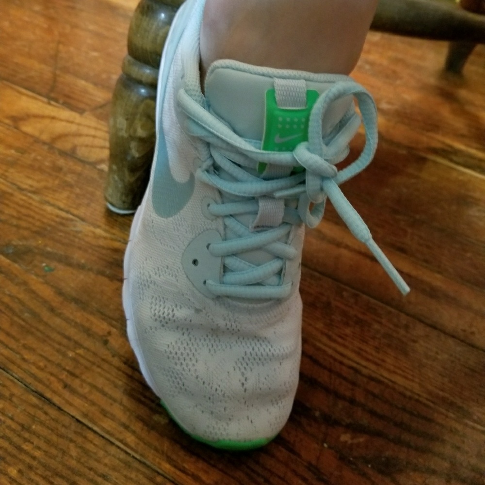 Nike - Picture 2 of 4